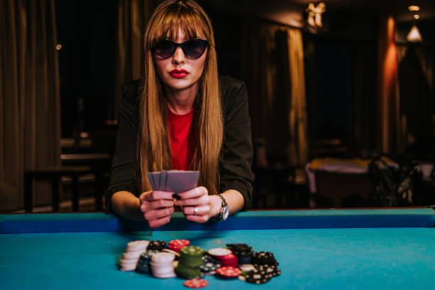 Mobile app showing Weekly Cashback across live tables, slots, and sportsbook games